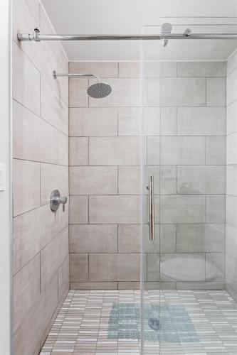 TWO Luxurious Penthouses on Mass by CozySuites - image 12