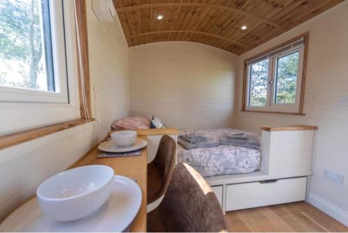 Berllan Y Bugail Shepherds Hut in Lanfeira Klaidogau