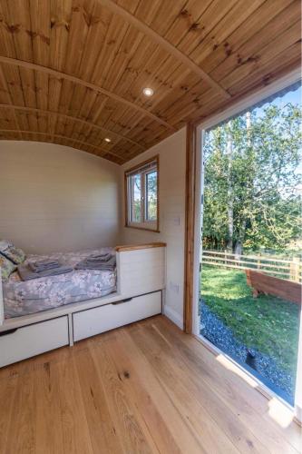 Berllan Y Bugail Shepherds Hut in Lanfeira Klaidogau