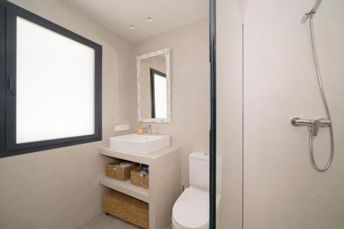 Four-Bedroom Villa image 10