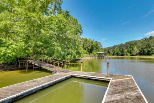 Charming Abbeville Home with Private Boat Dock!