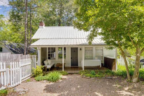 Charming Home Less Than 2 Mi to Downtown Hendersonville!
