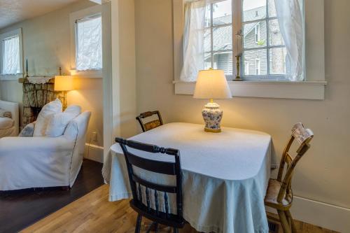Charming Home Less Than 2 Mi to Downtown Hendersonville! in Hendersonville, USA