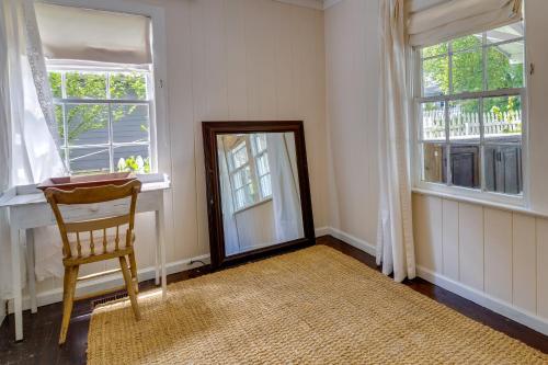 Charming Home Less Than 2 Mi to Downtown Hendersonville! in 亨德森維