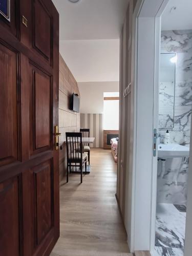 Studio Apartments Maksimovic in นิส