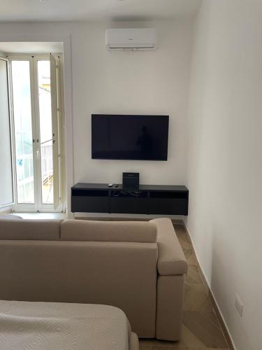 Vectes Home, Naples