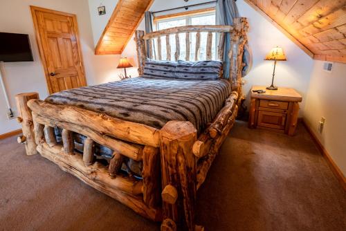 Ridgetop Lakeview Retreat - 4 Bedroom Cabin with Private Deck Overlooking Lake Nantahala