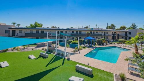 Gorgeous CozySuites in Camelback with pool parking in Camelback Corridor