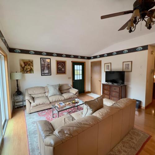 Beautiful Lakehouse with POOL TABLE by CozySuites - image 10