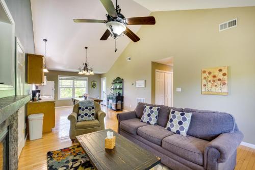 Cozy Resort-Style Escape on Taylorsville Lake! in Taylorsville, USA