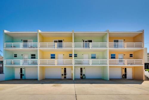 Florida Getaway - Balconies, Grill and Near Beaches! in Daytona Beach, USA