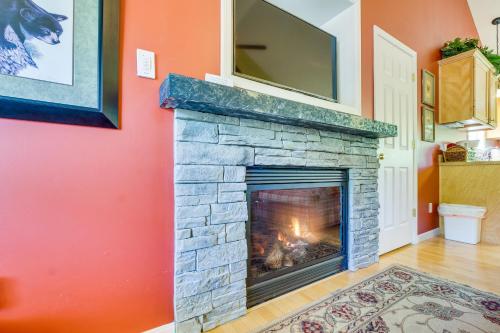 Taylorsville Cottage with Hot Tub and Lake Access! in Taylorsville, USA