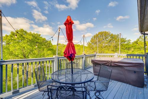Taylorsville Cottage with Hot Tub and Lake Access! in Taylorsville, USA