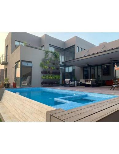 Spectacular Modern Estate in Valle de Los Senderos