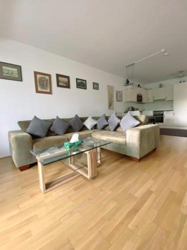  Near Lake Two Bedroom Apartment in Wien