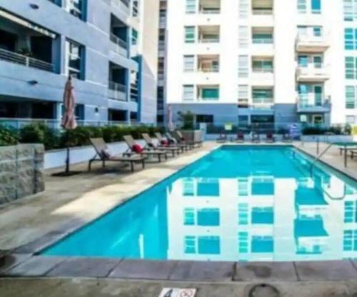 2bedroom Downtown Los Angeles pool and gym onsite. in Los Angeles, USA