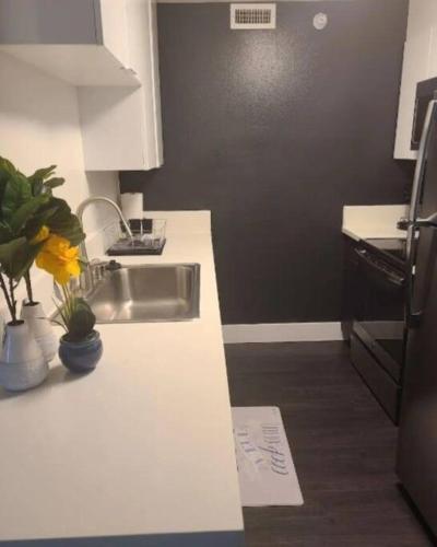2bedroom Downtown Los Angeles pool and gym onsite. in Los Angeles, USA