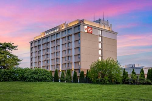 . Best Western Plus The Charles Hotel