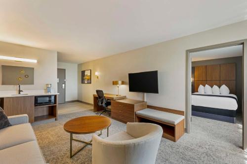 Queen Suite - Upper Floor - Non-Smoking