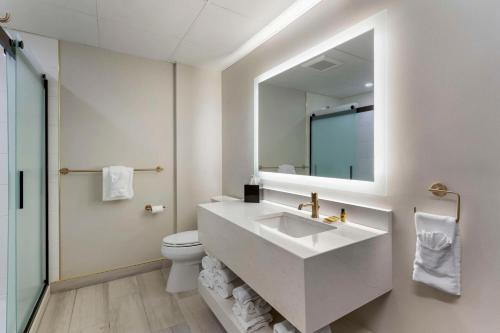 Best Western Plus The Charles Hotel - image 6