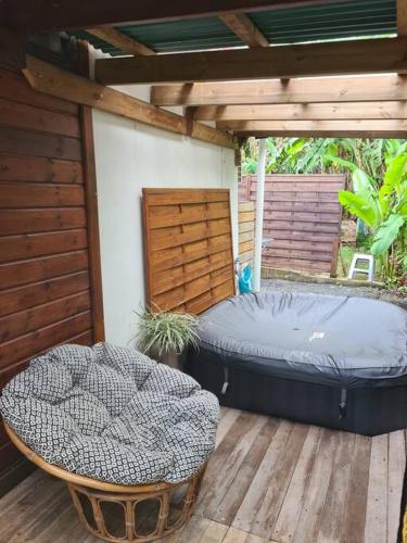 Maison de campagne avec piscine et spa in Lamentin