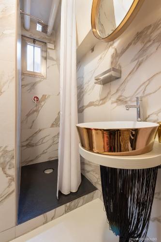 Billie's Flat RED - art & design apt in Verona historic centre, Verona (foto 7)