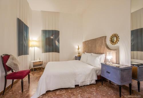 Billie's Flat RED - art & design apt in Verona historic centre, Verona (foto 5)