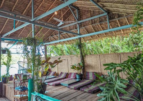 Restaurant, Yellow Sun Kampot near Teuk Chhou Rapids