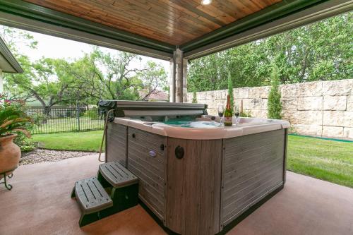 Hill Country Home with Covered Outdoor Patio and Fenced Yard in Horseshoe Bay, USA