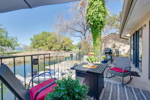 Chic Townhouse on Lake LBJ with Wet Boat Slip in Horseshoe Bay (TX)