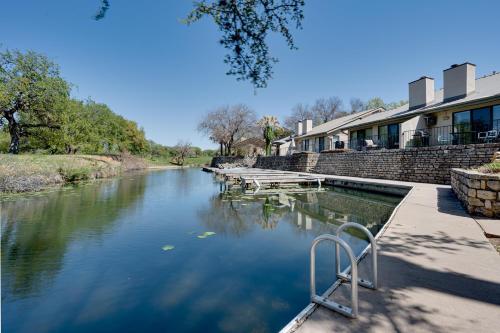 Chic Townhouse on Lake LBJ with Wet Boat Slip in Horseshoe Bay (TX)