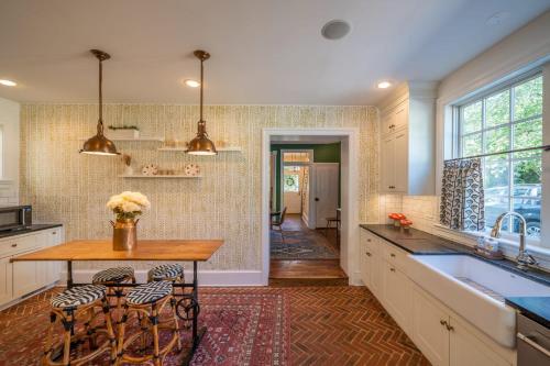 The Walton House - historic 3bd 2 5ba with parking in เคนเน็ตต์ สแควร์ (พีเอ)