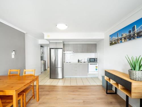 Inviting 1BR Unit in the Heart of Brisbane