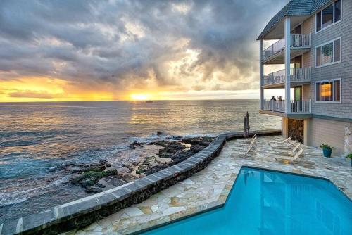 Oceanfront Condo with Lanai that Almost Hangs Over Ocean - Hale Kona Kai 304 by Casago Kona