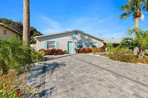 Duneside Bliss - Steps to the Ocean & Mins to DT in St. Augustine, USA