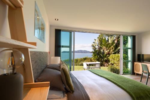 . Cable Bay Surf Studio