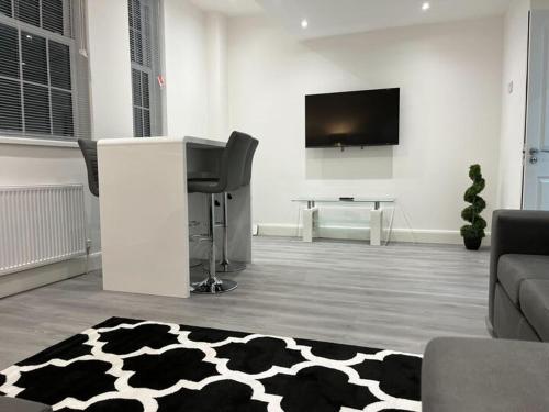 Picture of Watford City Centre Retreat - Spacious Modern Self-Contained Apartment - Sleeps 4