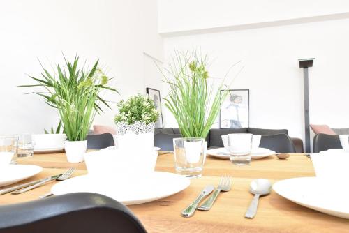  Big Wilten Apartment with free parking- Central and Peaceful in Innsbruck
