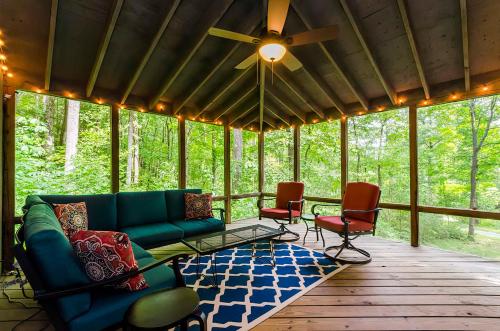 Secluded Oasis w Hot Tub Screened-in Porch WiFi! - image 11