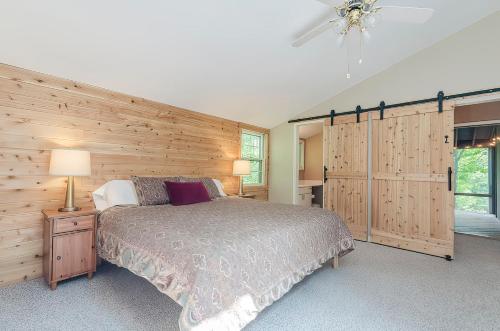 Secluded Oasis w Hot Tub Screened-in Porch WiFi! - image 12