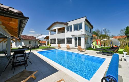 Beautiful Home In Vinica Breg With Wifi
