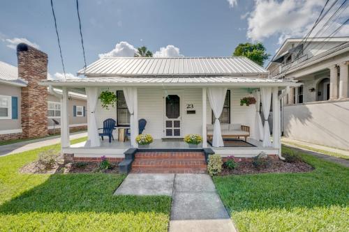 Updated Early 1900s 2BR Cottage Walking Distance to Downtown with Onsite Parking
