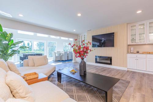Single Level House with view and pool – khách sạn tại Glendora