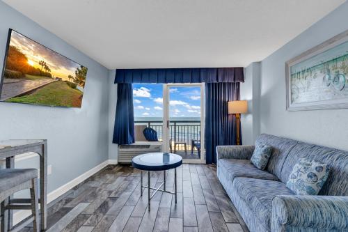 Hosteeva Boardwalk Beachfront Condo