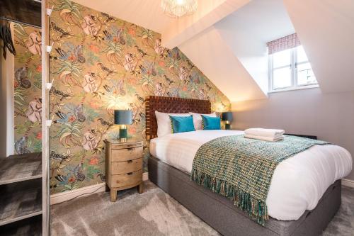 Charming 3-Bedroom Coach House with Free Attached Garage! - image 6