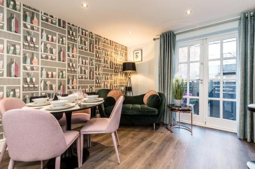 Charming 3-Bedroom Coach House with Free Attached Garage! - image 4