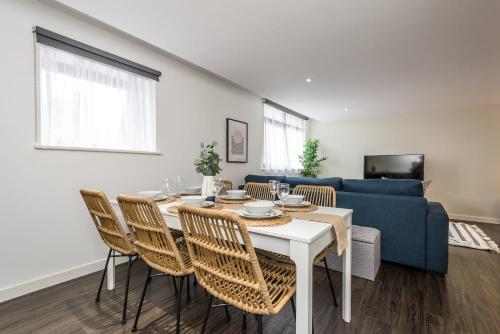 Picture of Host Apartments - Elegant 2 Bedroom Apartment In Central Liverpool With Parking