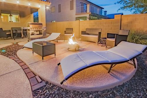 Desert Oasis Amazing Pool Waterfall Firepit Office