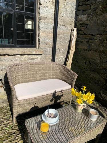 Romantic rural couples retreat in the stunning village of Crosthwaite Lyth Valley - image 12