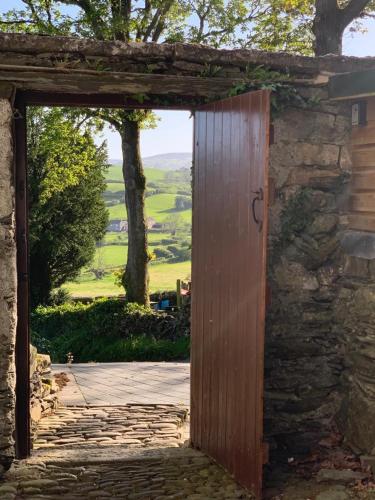 Romantic rural couples retreat in the stunning village of Crosthwaite Lyth Valley - image 10